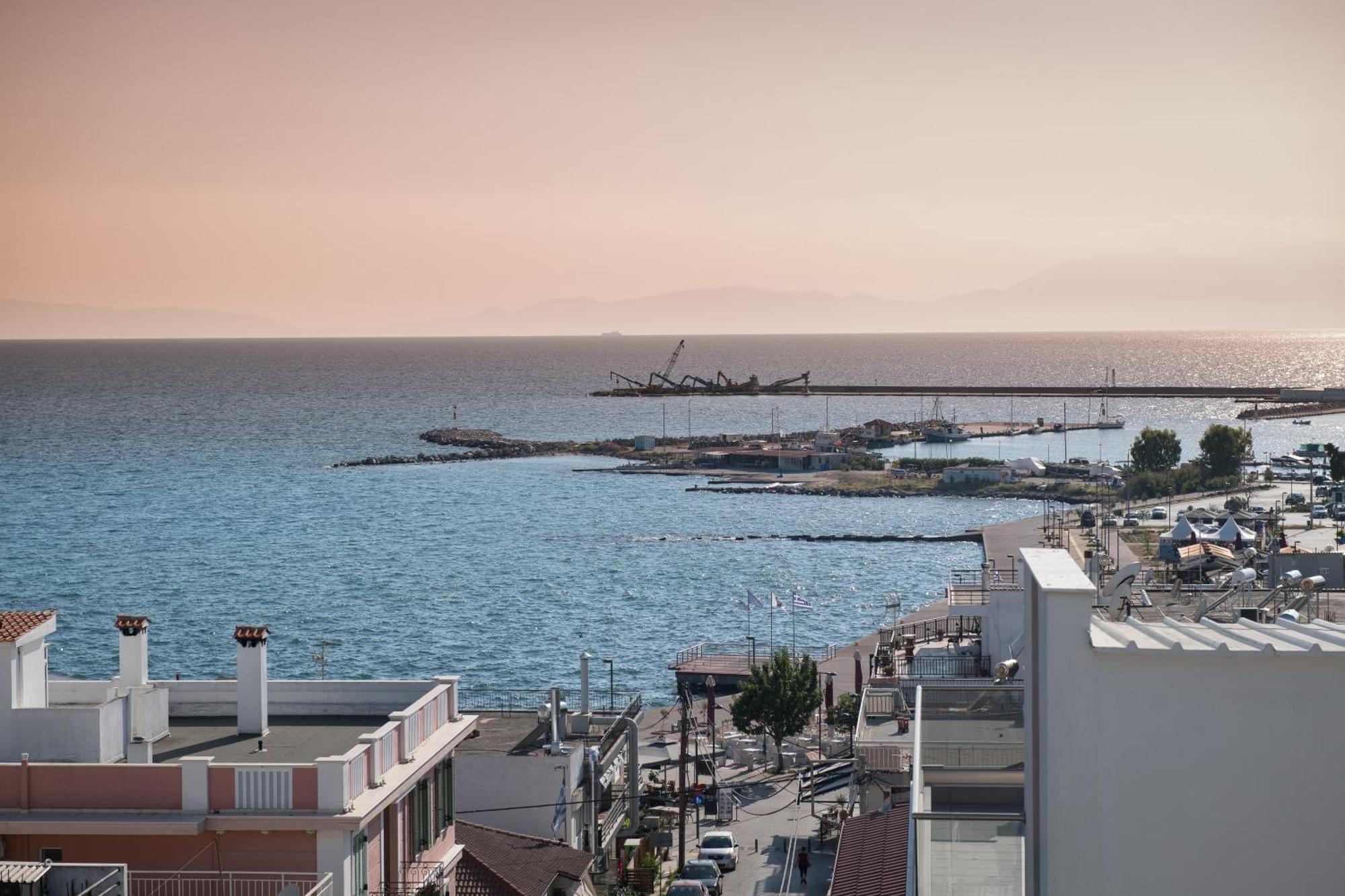 Markopoulosapartments Nea Moudania Bagian luar foto
